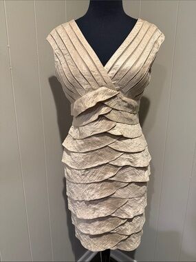 B44 Adrianna Papell Petite 6 Womens Cream Textured Tiered V-Neck Midi Dress